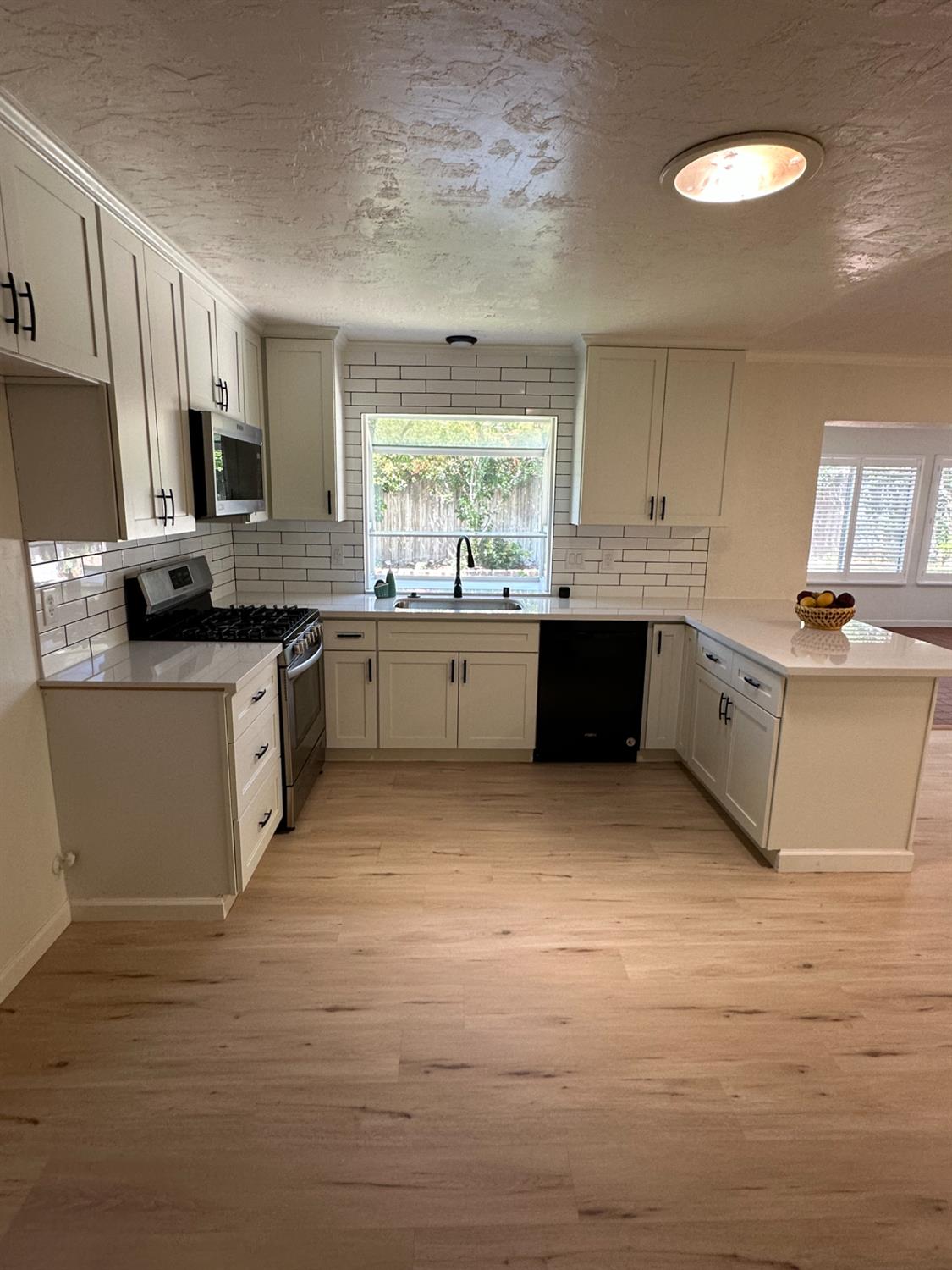 Detail Gallery Image 10 of 44 For 7969 Glenbar Way, Fair Oaks,  CA 95628 - 4 Beds | 2/1 Baths