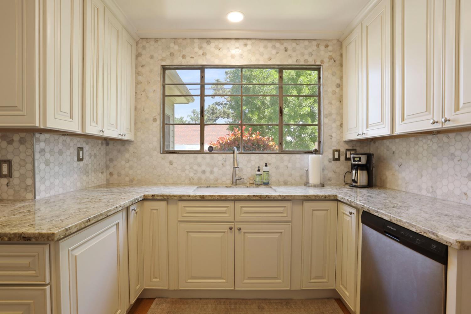 Detail Gallery Image 23 of 51 For 105 W Euclid Ave, Stockton,  CA 95204 - 4 Beds | 2 Baths