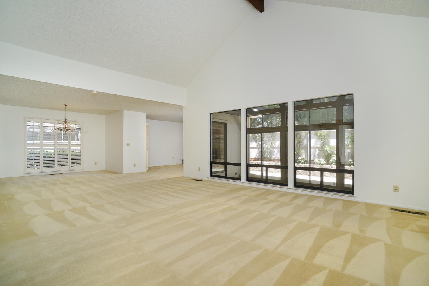 Photo #5: 225053246 Listing: Photo #5