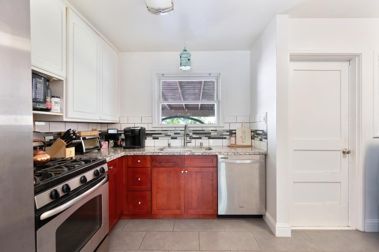 Detail Gallery Image 9 of 20 For 3723 61st St, Sacramento,  CA 95820 - 3 Beds | 1 Baths