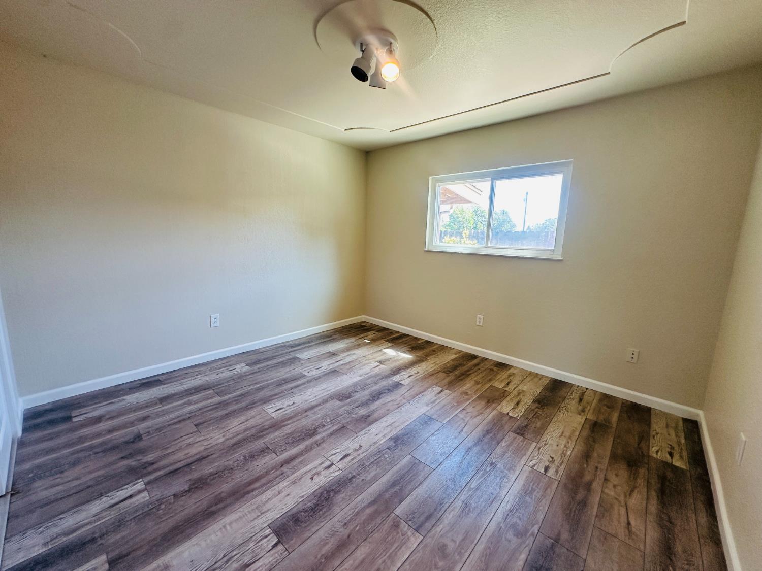 Detail Gallery Image 21 of 41 For 553 Manor Oak Pl, Manteca,  CA 95336 - 4 Beds | 3 Baths