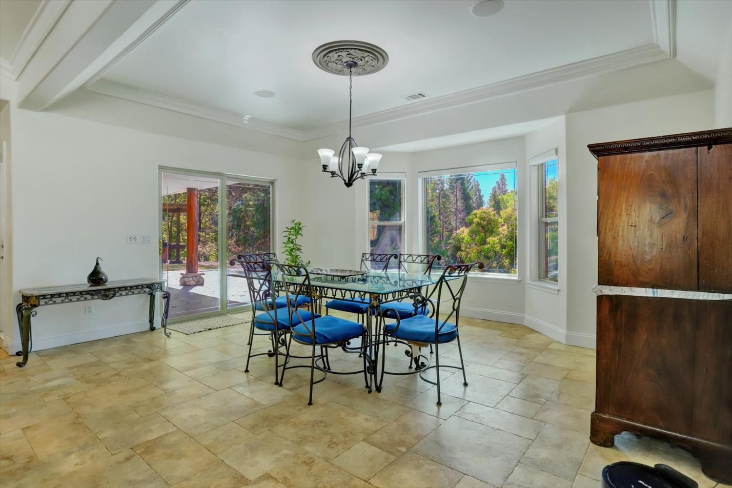 Kensington Kourt, Grass Valley, California image 8