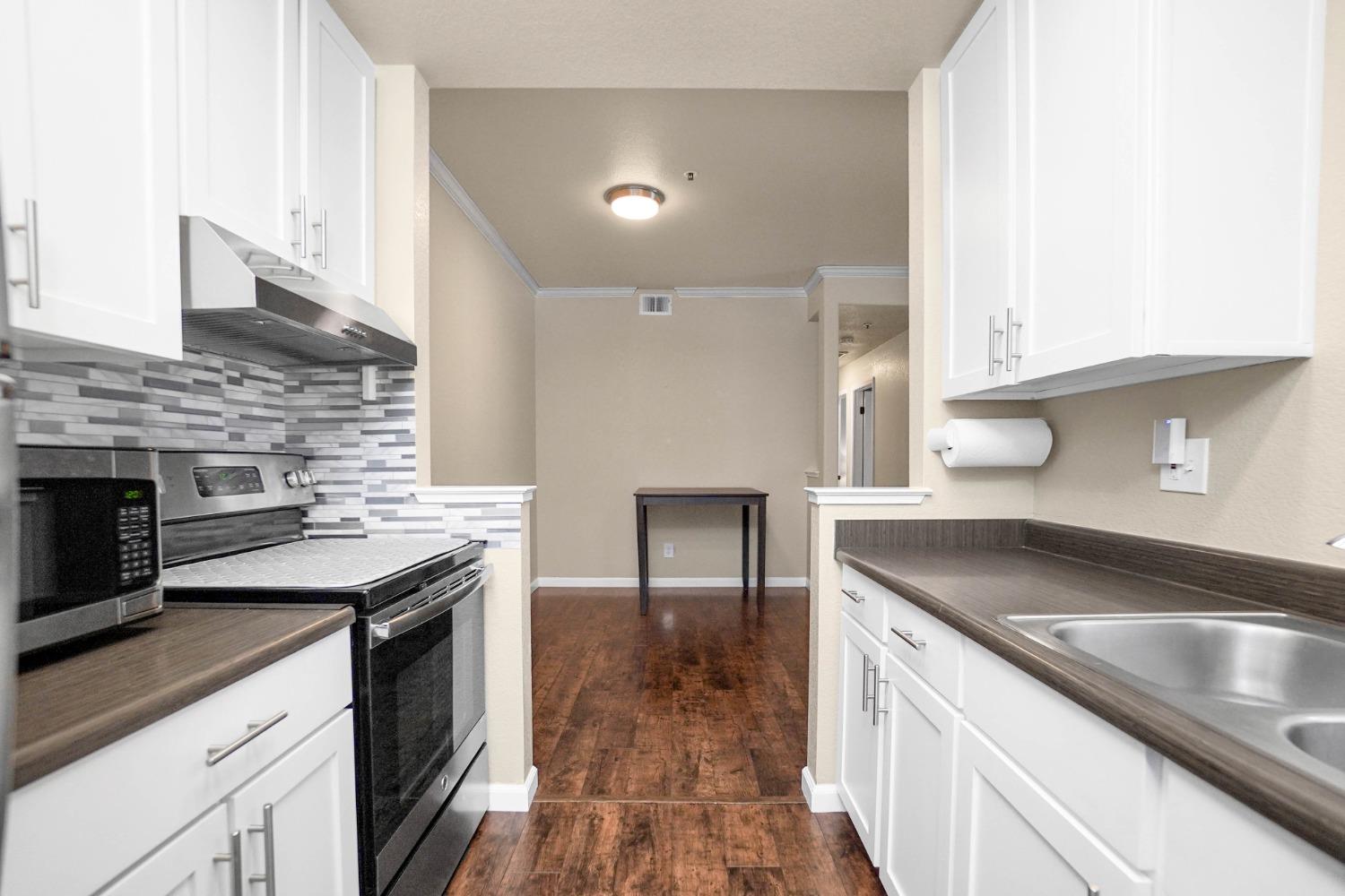 Detail Gallery Image 10 of 26 For 709 Waterford, Pinole,  CA 94564 - 2 Beds | 1 Baths