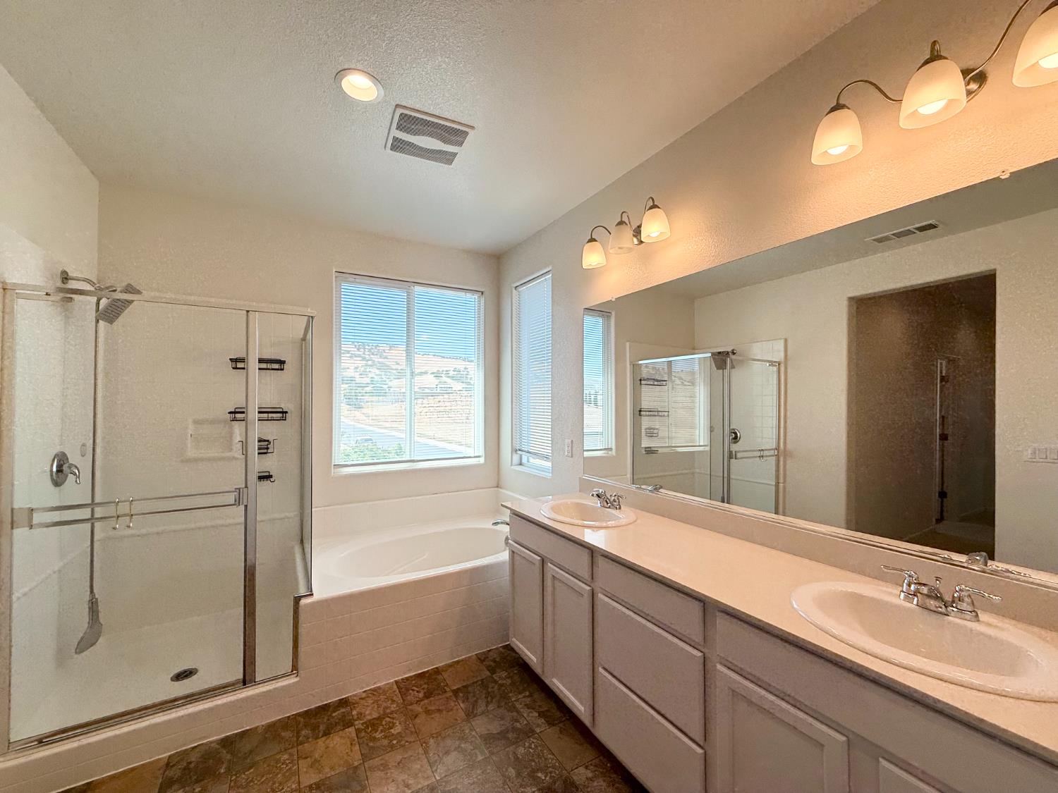Detail Gallery Image 30 of 47 For 21161 Cabernet Dr, Patterson,  CA 95363 - 5 Beds | 3 Baths