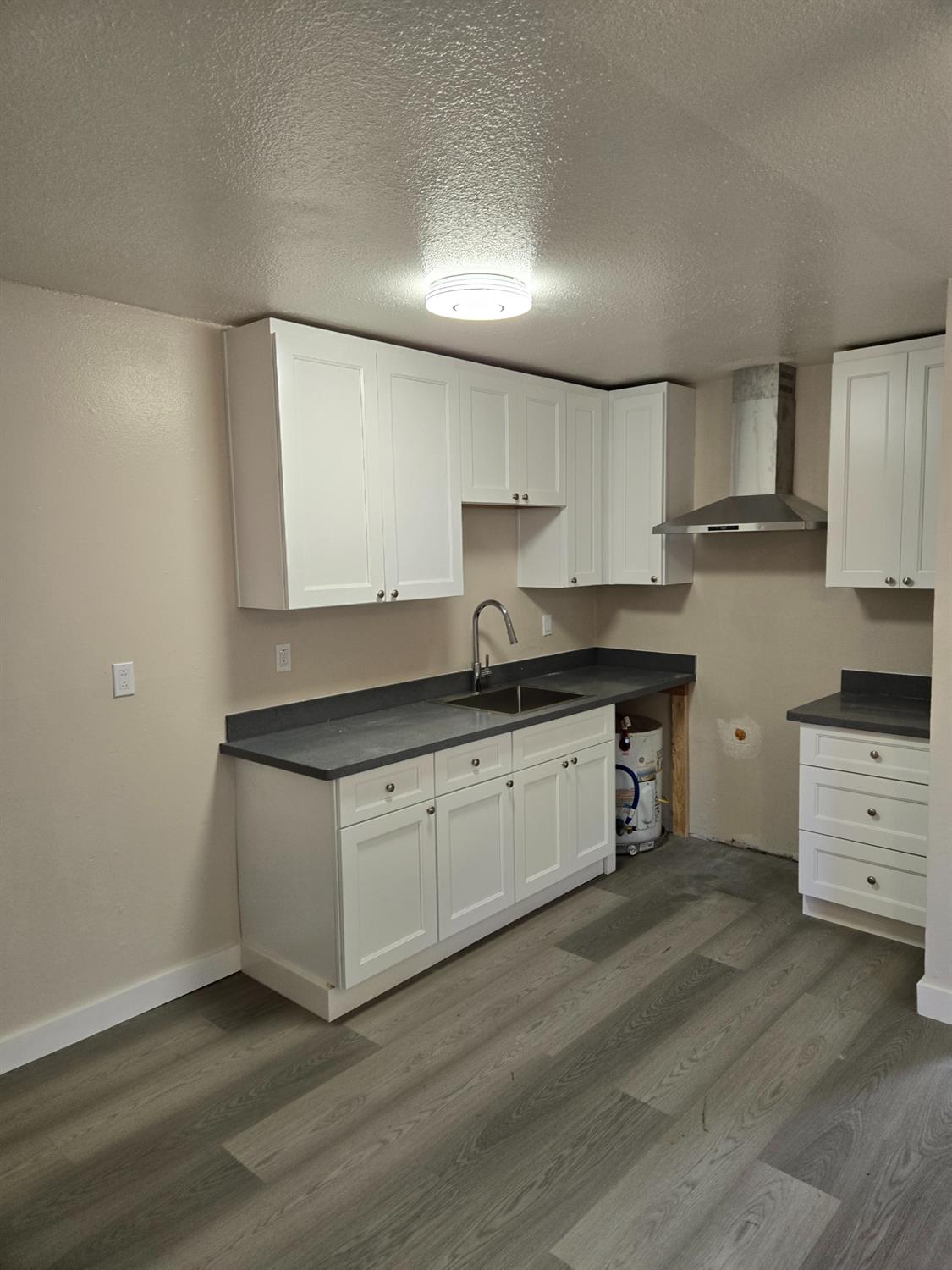 Detail Gallery Image 3 of 10 For 1036 N 1036 N Sutter St St #1,  Stockton,  CA 95202 - 1 Beds | 1 Baths