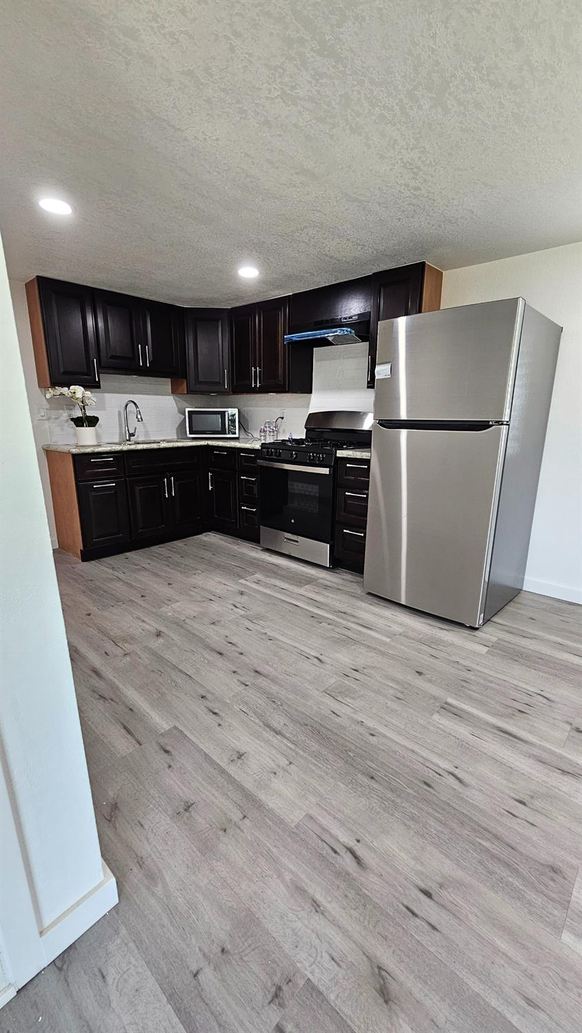 Detail Gallery Image 8 of 23 For 4449 S. Carpenter Rd B5, Modesto,  CA 95358 - 3 Beds | 1 Baths