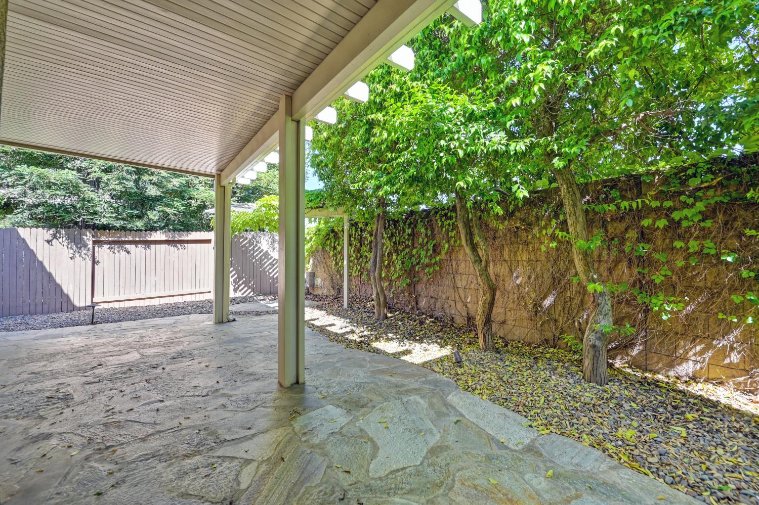 Detail Gallery Image 42 of 44 For 12040 Gold Arbor Ln, Gold River,  CA 95670 - 3 Beds | 2 Baths