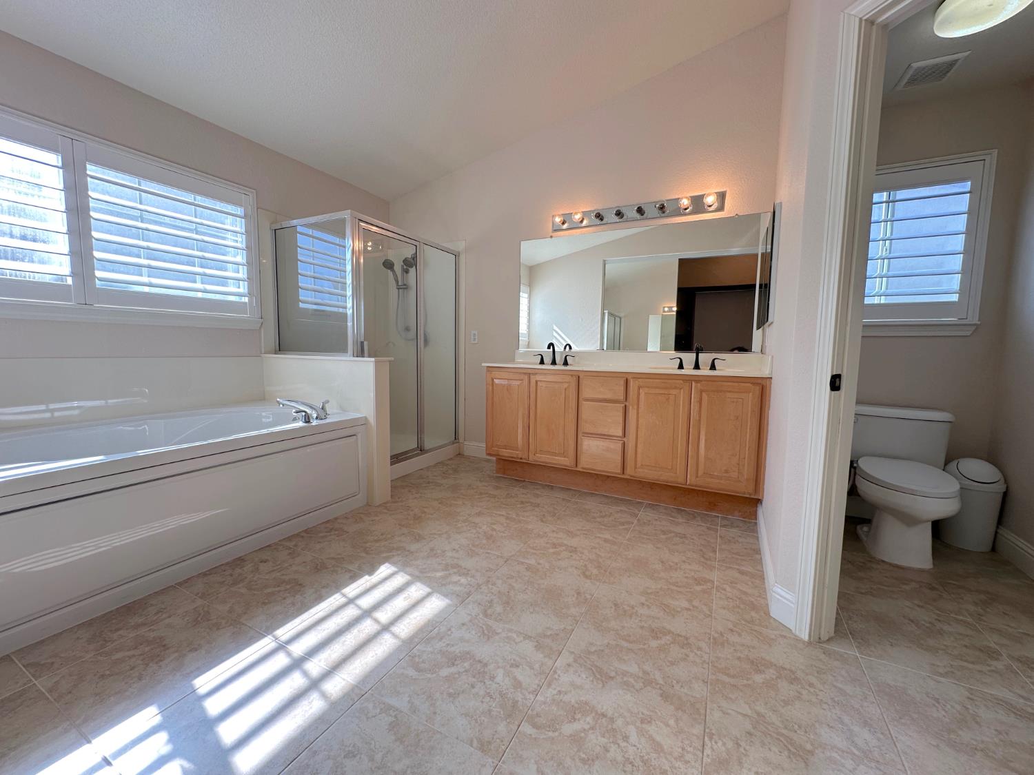 Detail Gallery Image 19 of 35 For 6337 Brook Hollow Cir, Stockton,  CA 95219 - 5 Beds | 3 Baths