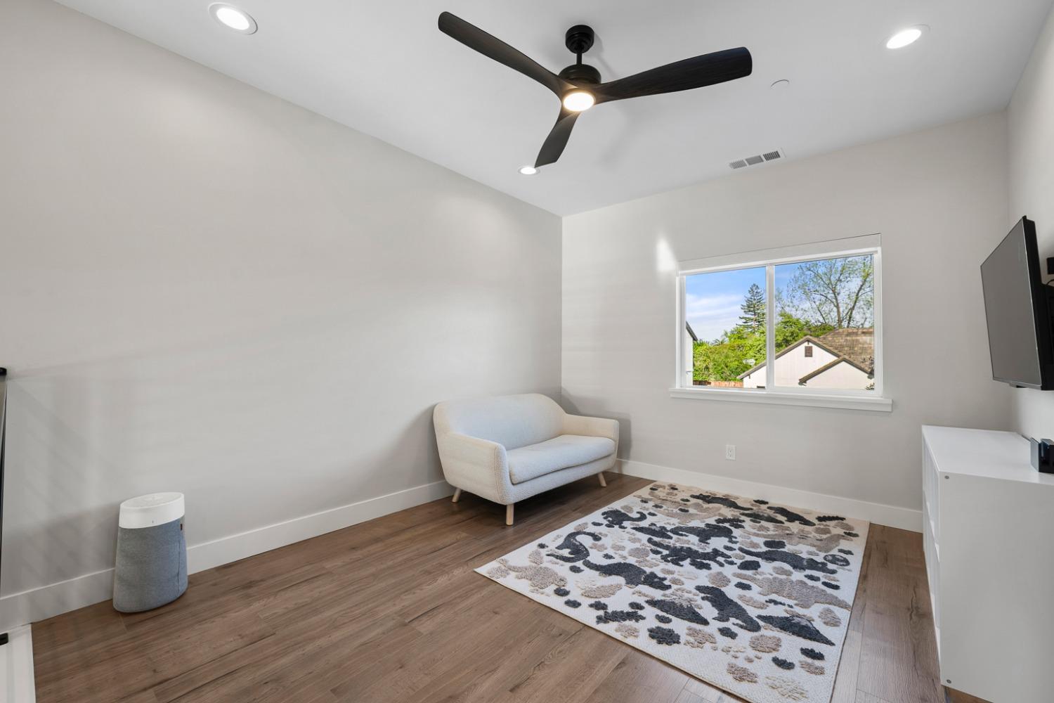 Detail Gallery Image 27 of 51 For 4020 Della Ct, Rocklin,  CA 95677 - 4 Beds | 2/1 Baths
