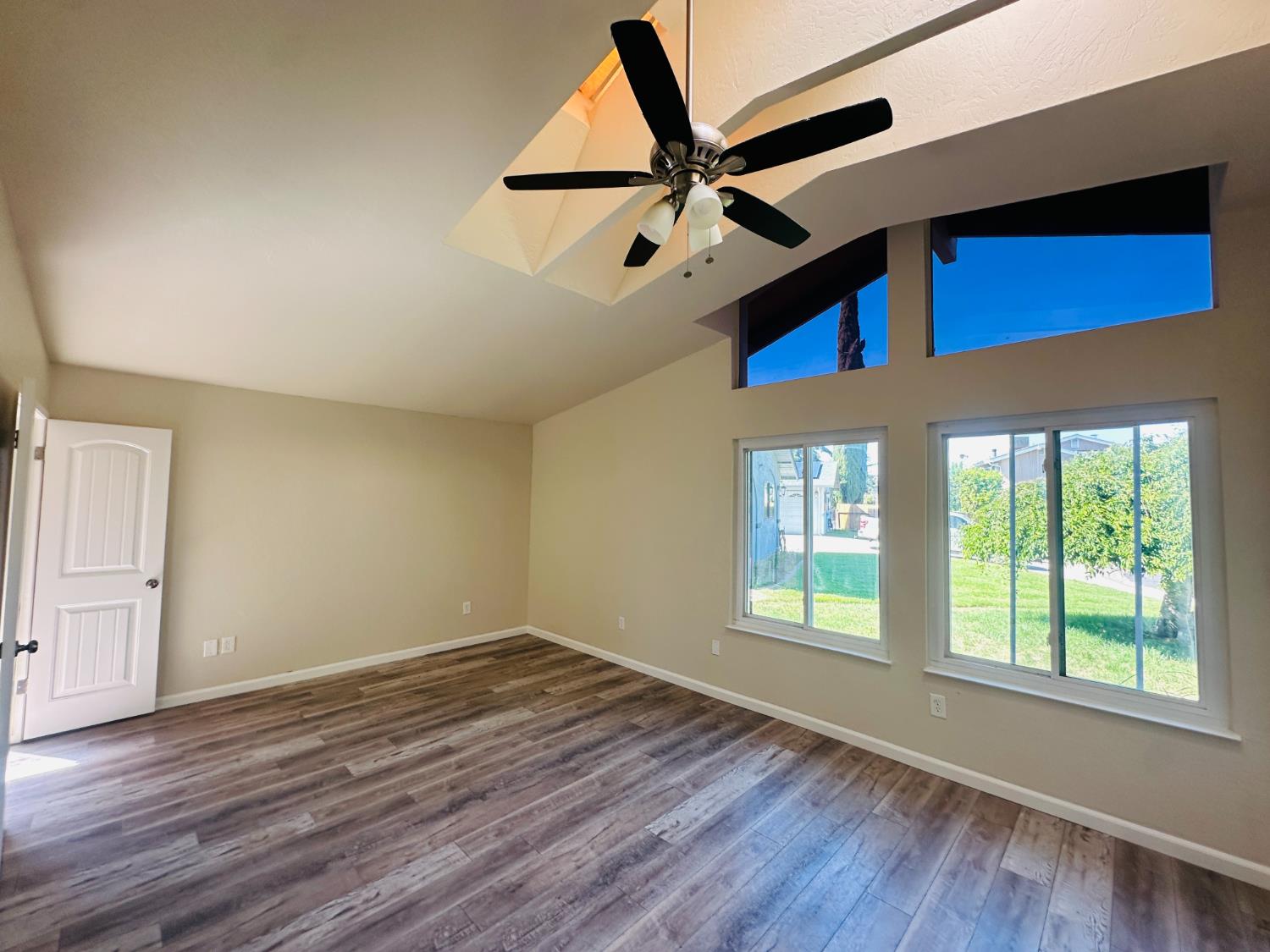 Detail Gallery Image 15 of 41 For 553 Manor Oak Pl, Manteca,  CA 95336 - 4 Beds | 3 Baths