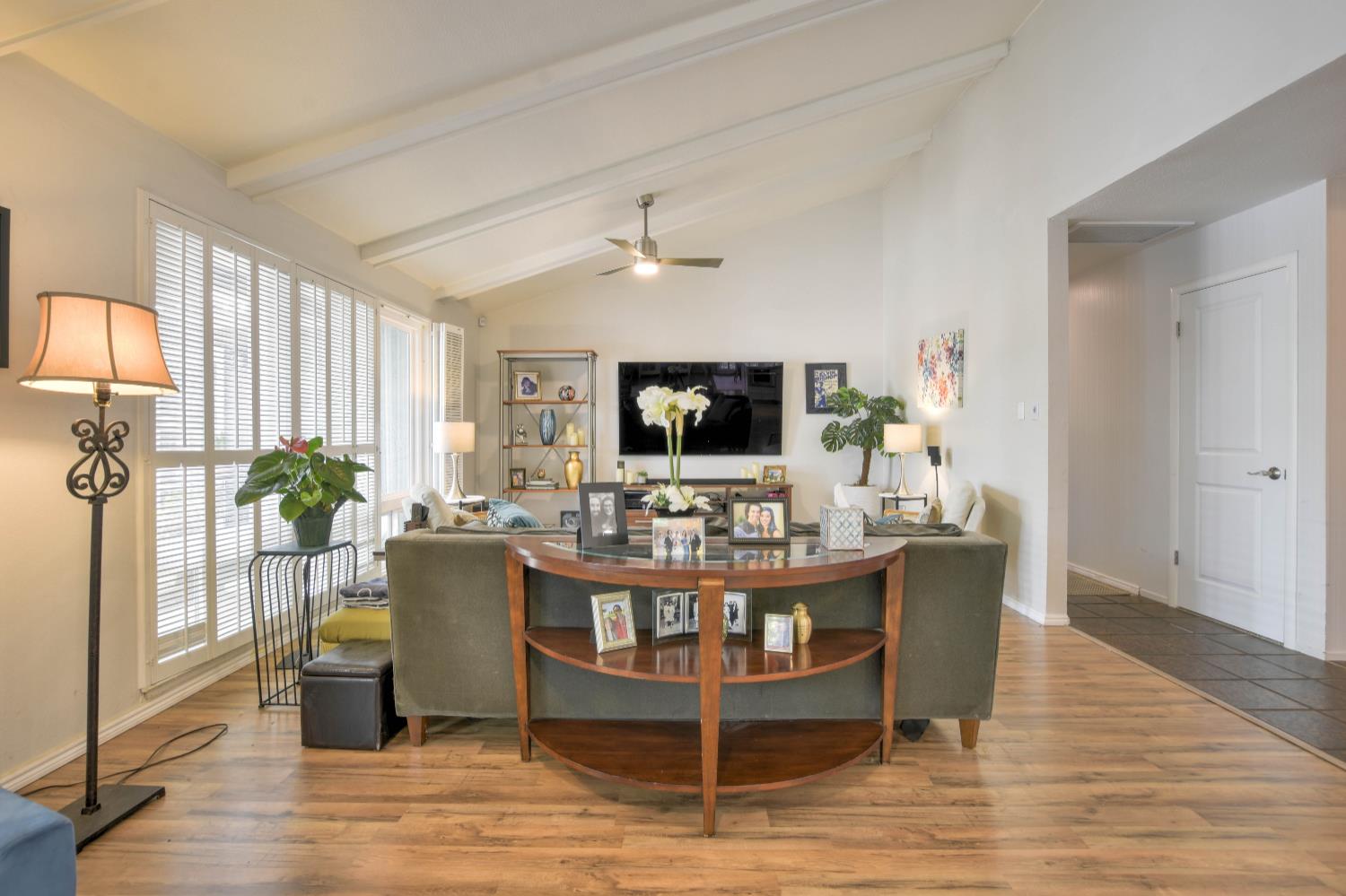 Detail Gallery Image 9 of 46 For 3401 Norris Ave, Sacramento,  CA 95821 - 4 Beds | 2/1 Baths