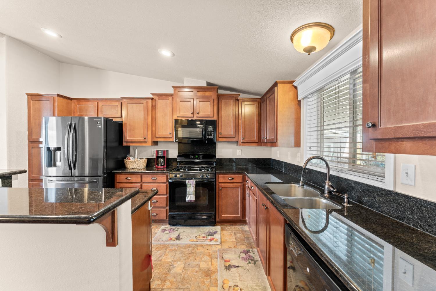 Detail Gallery Image 12 of 38 For 3901 Lake Rd 170, West Sacramento,  CA 95691 - 3 Beds | 2 Baths