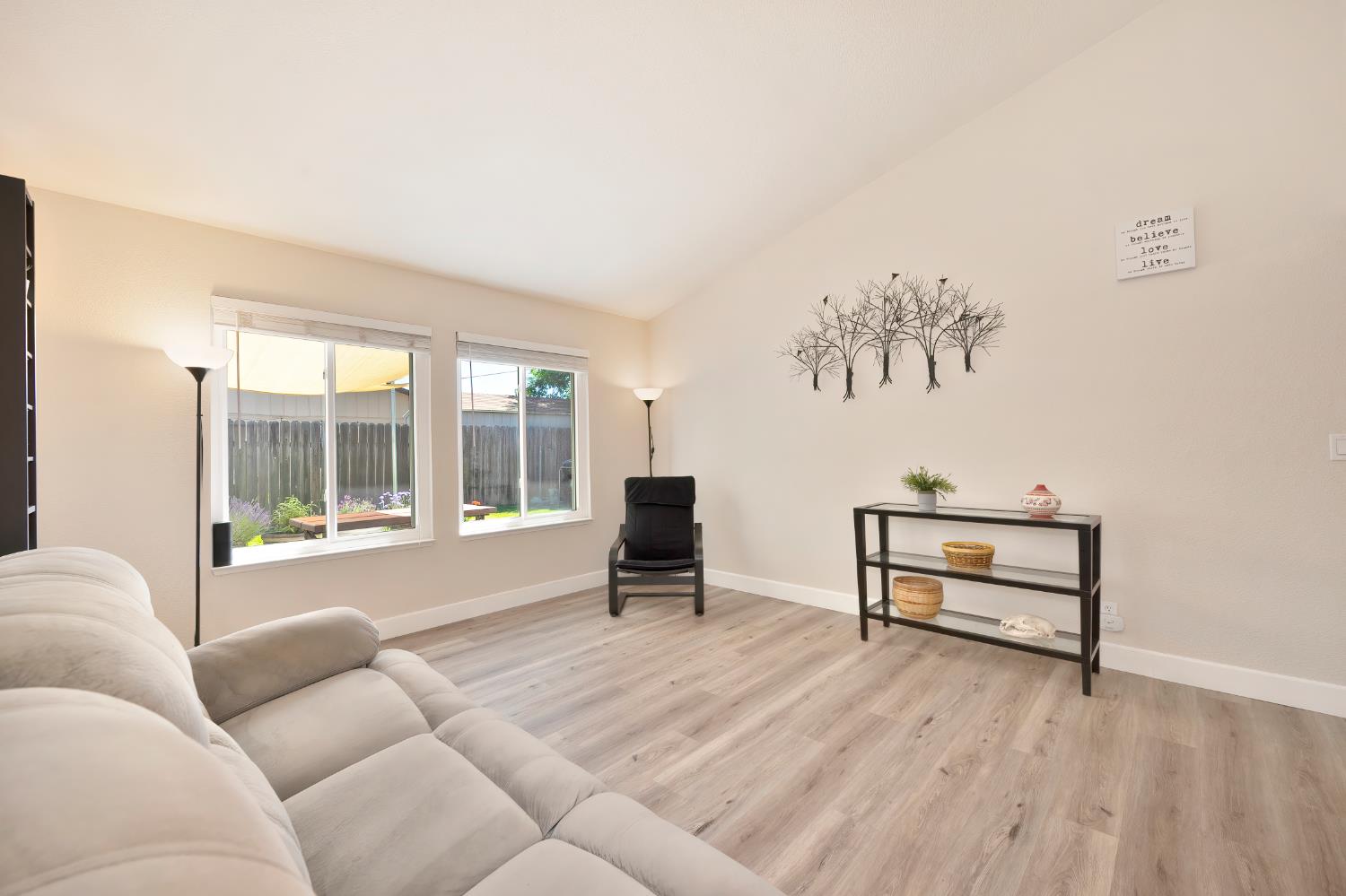 Detail Gallery Image 10 of 52 For 9548 Helio Dr, Sacramento,  CA 95827 - 3 Beds | 2 Baths