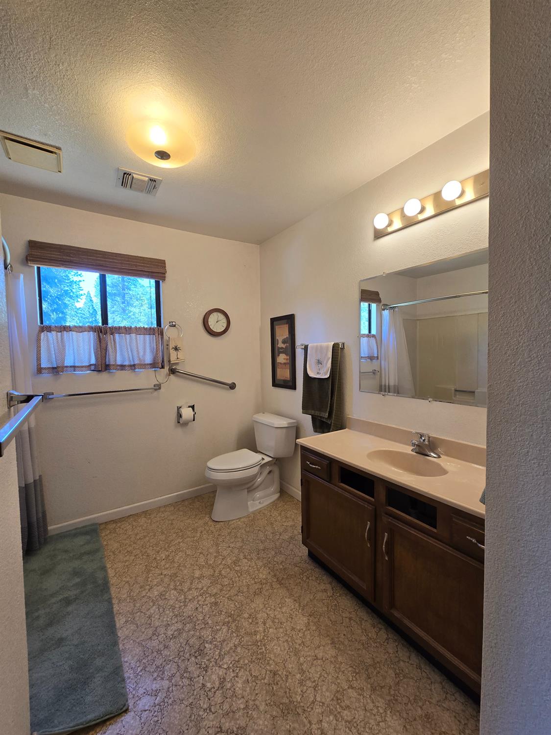 Detail Gallery Image 12 of 33 For 6160 Hills Ct, Georgetown,  CA 95634 - 3 Beds | 2 Baths