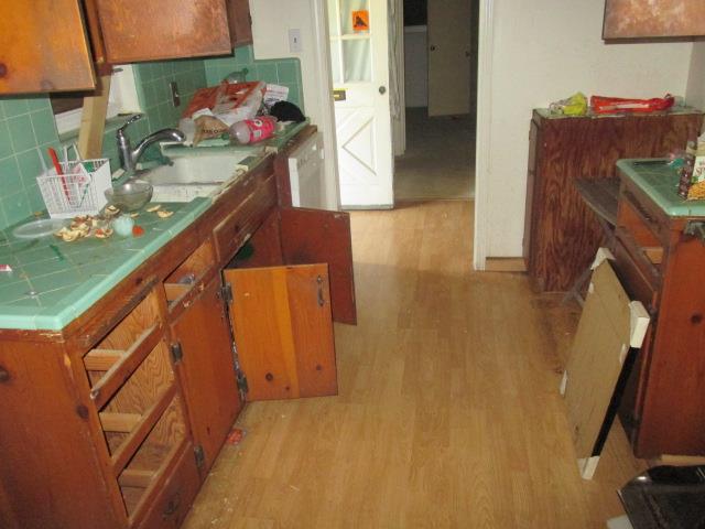 Detail Gallery Image 7 of 12 For 4510 Santa Monica Ave, Sacramento,  CA 95824 - 3 Beds | 1 Baths