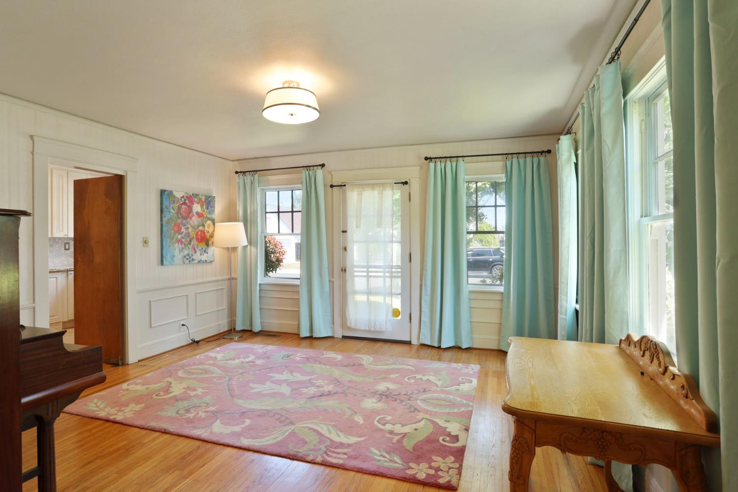 Detail Gallery Image 27 of 51 For 105 W Euclid Ave, Stockton,  CA 95204 - 4 Beds | 2 Baths