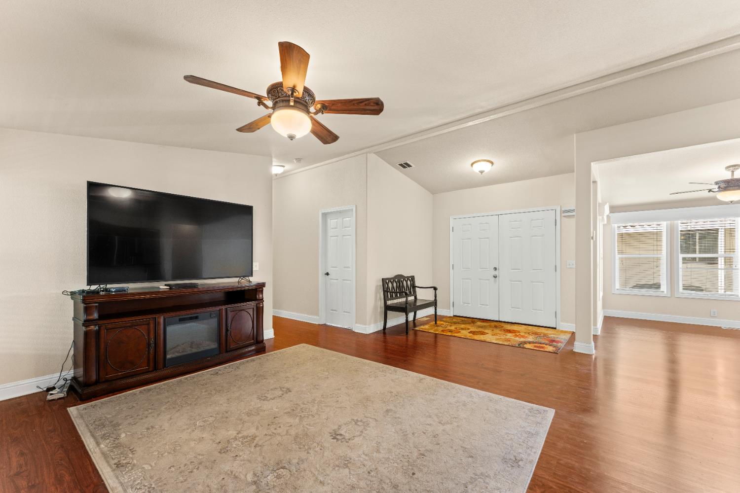 Detail Gallery Image 8 of 38 For 3901 Lake Rd 170, West Sacramento,  CA 95691 - 3 Beds | 2 Baths