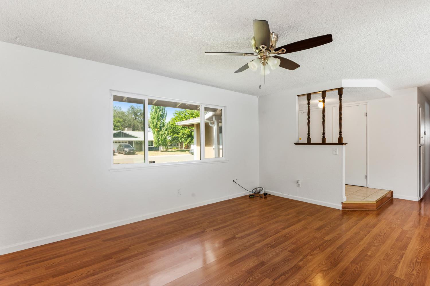 Detail Gallery Image 8 of 26 For 6528 Meadowcreek Way, Citrus Heights,  CA 95621 - 4 Beds | 2 Baths