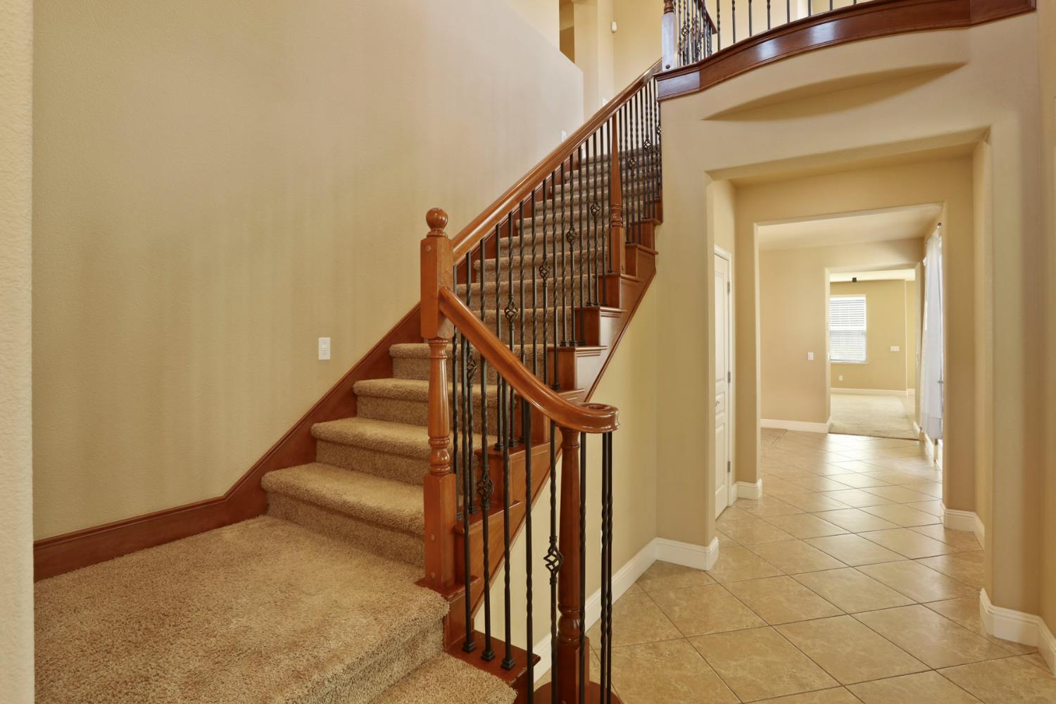 Detail Gallery Image 12 of 68 For 10305 Bridgeview Ln, Stockton,  CA 95219 - 5 Beds | 3 Baths