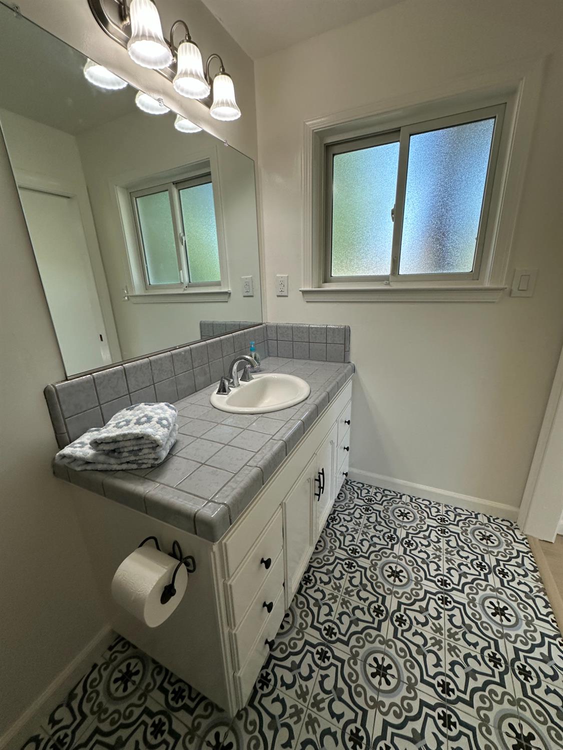 Detail Gallery Image 26 of 44 For 7969 Glenbar Way, Fair Oaks,  CA 95628 - 4 Beds | 2/1 Baths