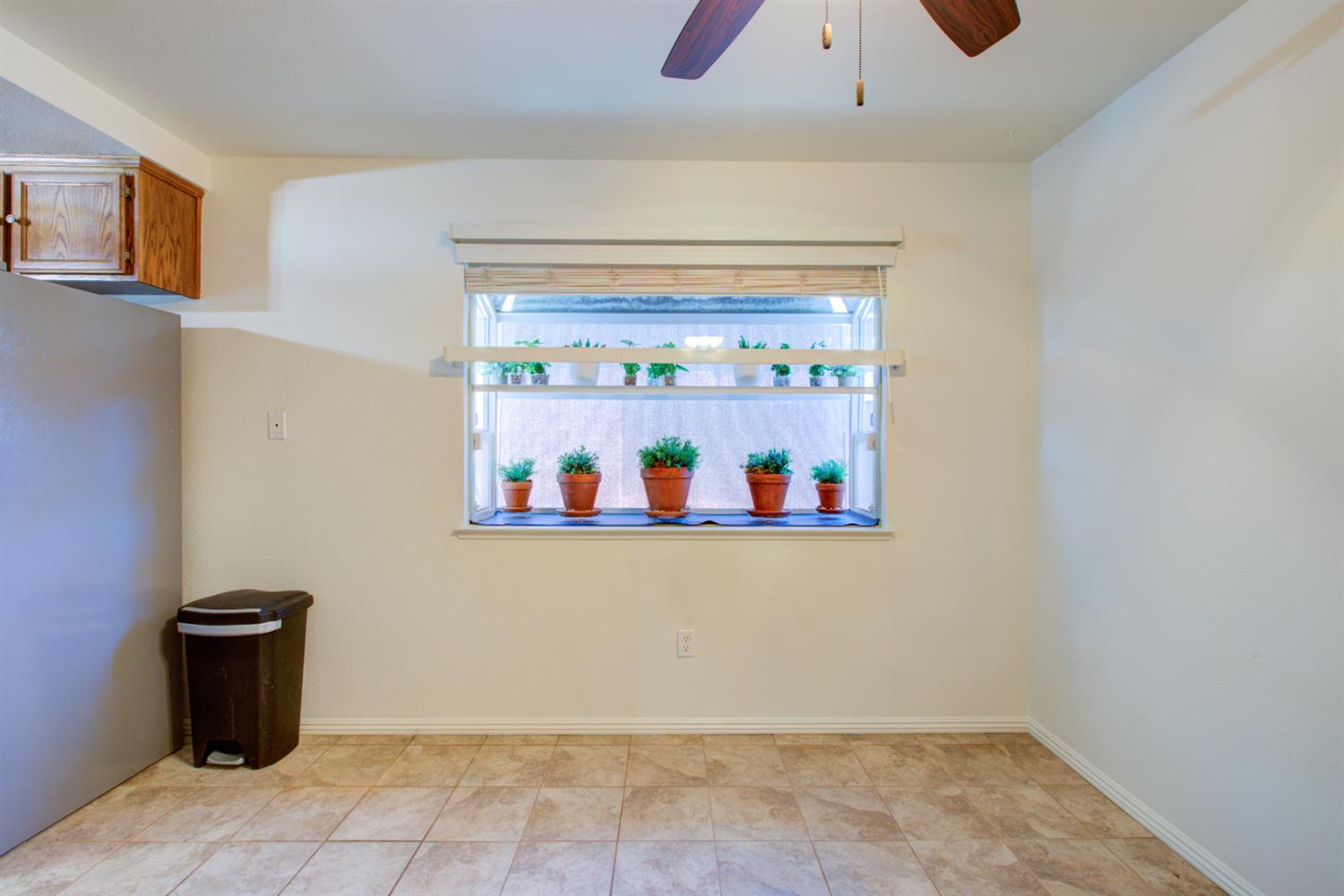 Detail Gallery Image 10 of 38 For 1801 Innsbrook Dr, Modesto,  CA 95350 - 3 Beds | 2 Baths