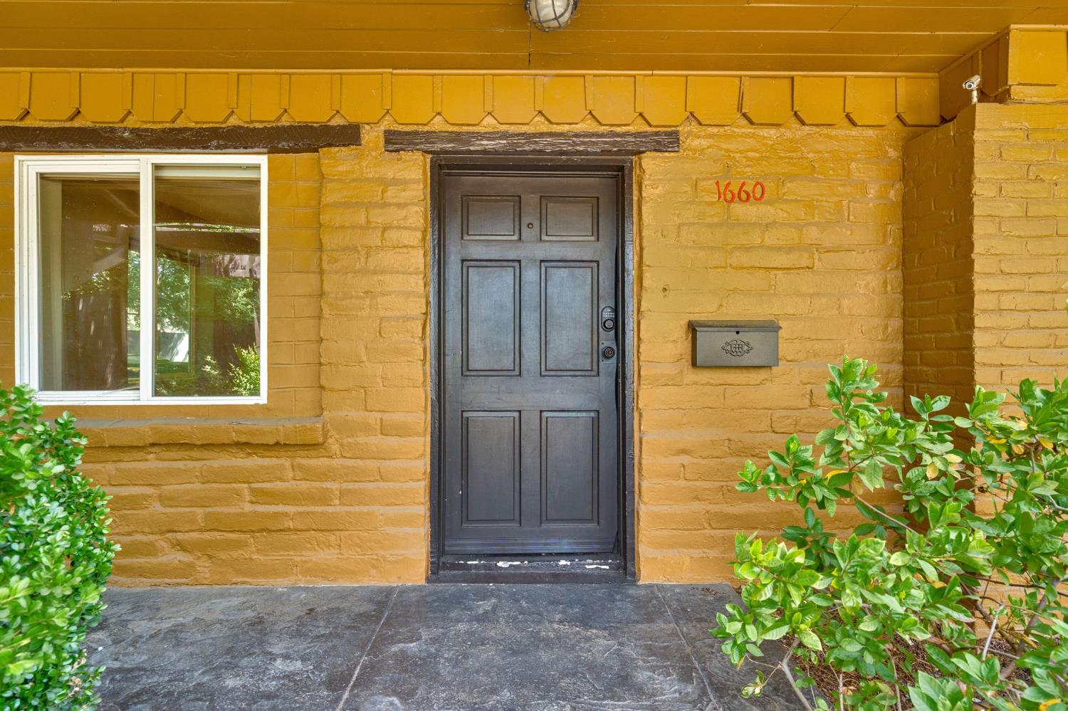 Detail Gallery Image 5 of 32 For 1660 La Playa Way, Sacramento,  CA 95864 - 3 Beds | 1 Baths