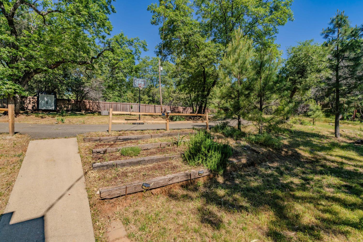 Detail Gallery Image 16 of 73 For 17640 Tannery Ln, Pine Grove,  CA 95665 - 3 Beds | 2 Baths