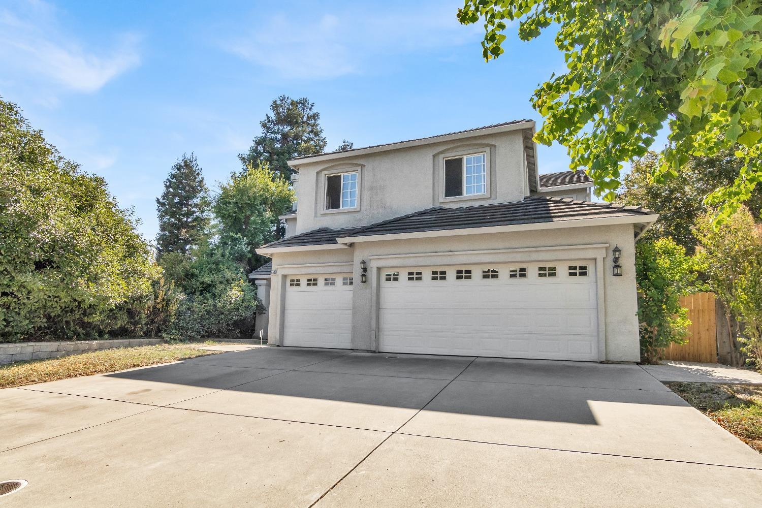 Detail Gallery Image 4 of 49 For 3510 Iron Canyon Cir, Stockton,  CA 95209 - 5 Beds | 3 Baths
