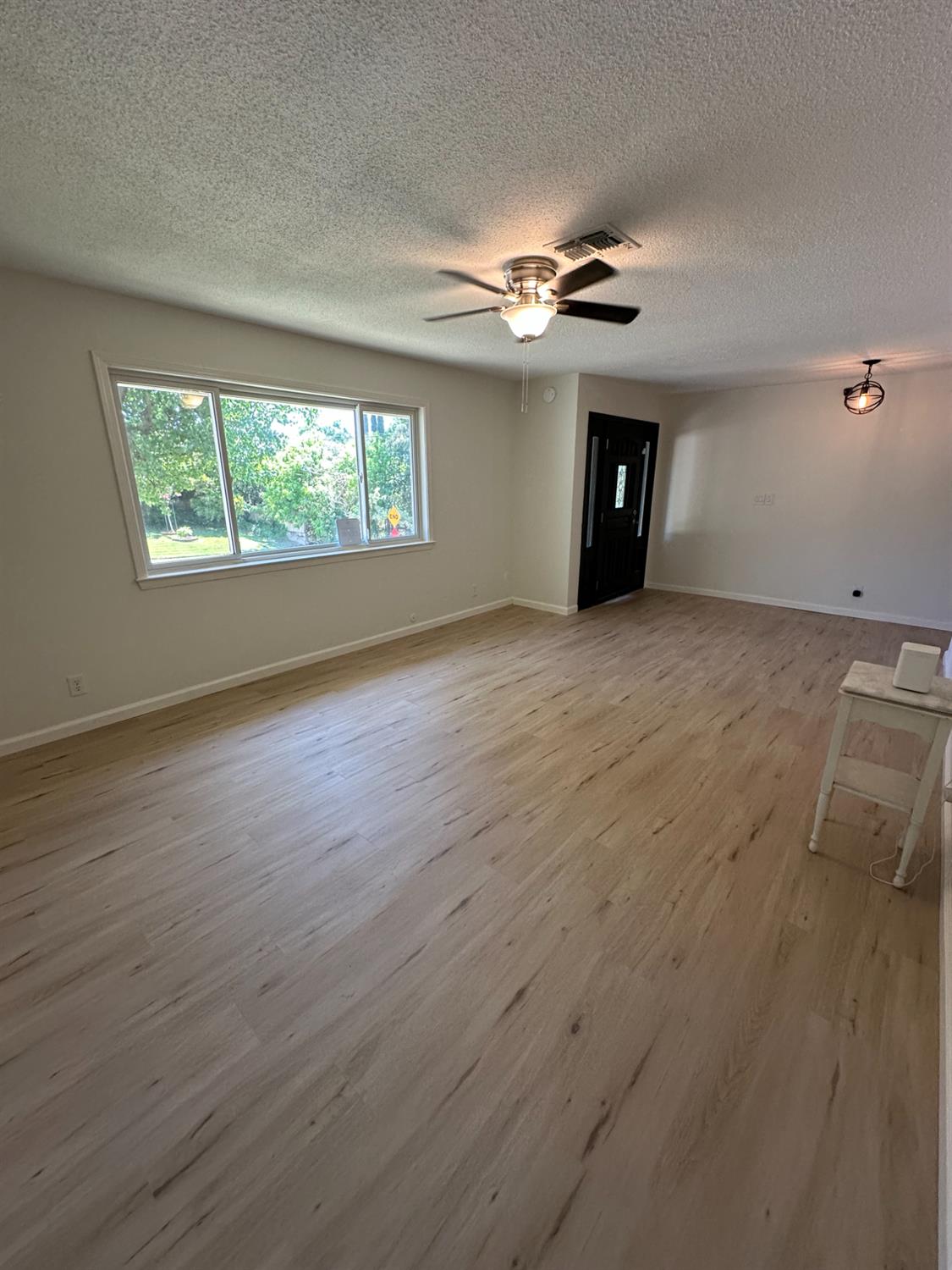 Detail Gallery Image 7 of 44 For 7969 Glenbar Way, Fair Oaks,  CA 95628 - 4 Beds | 2/1 Baths