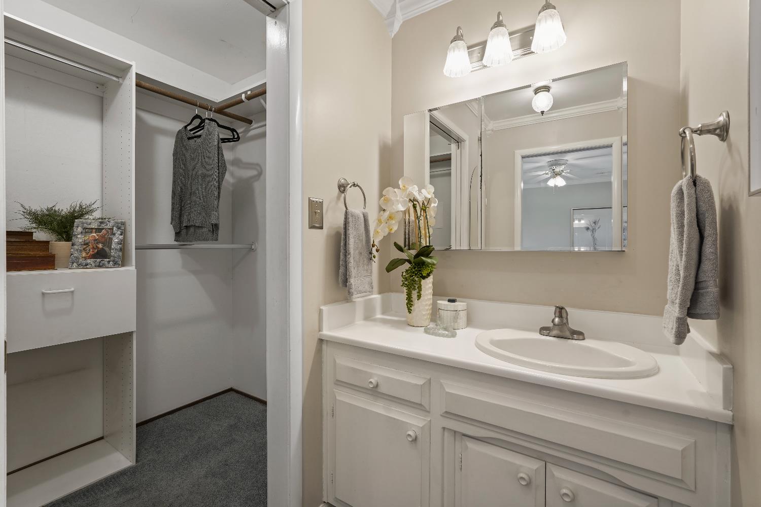 Detail Gallery Image 26 of 39 For 6400 Scenic Oak Ct, Carmichael,  CA 95608 - 4 Beds | 2/1 Baths
