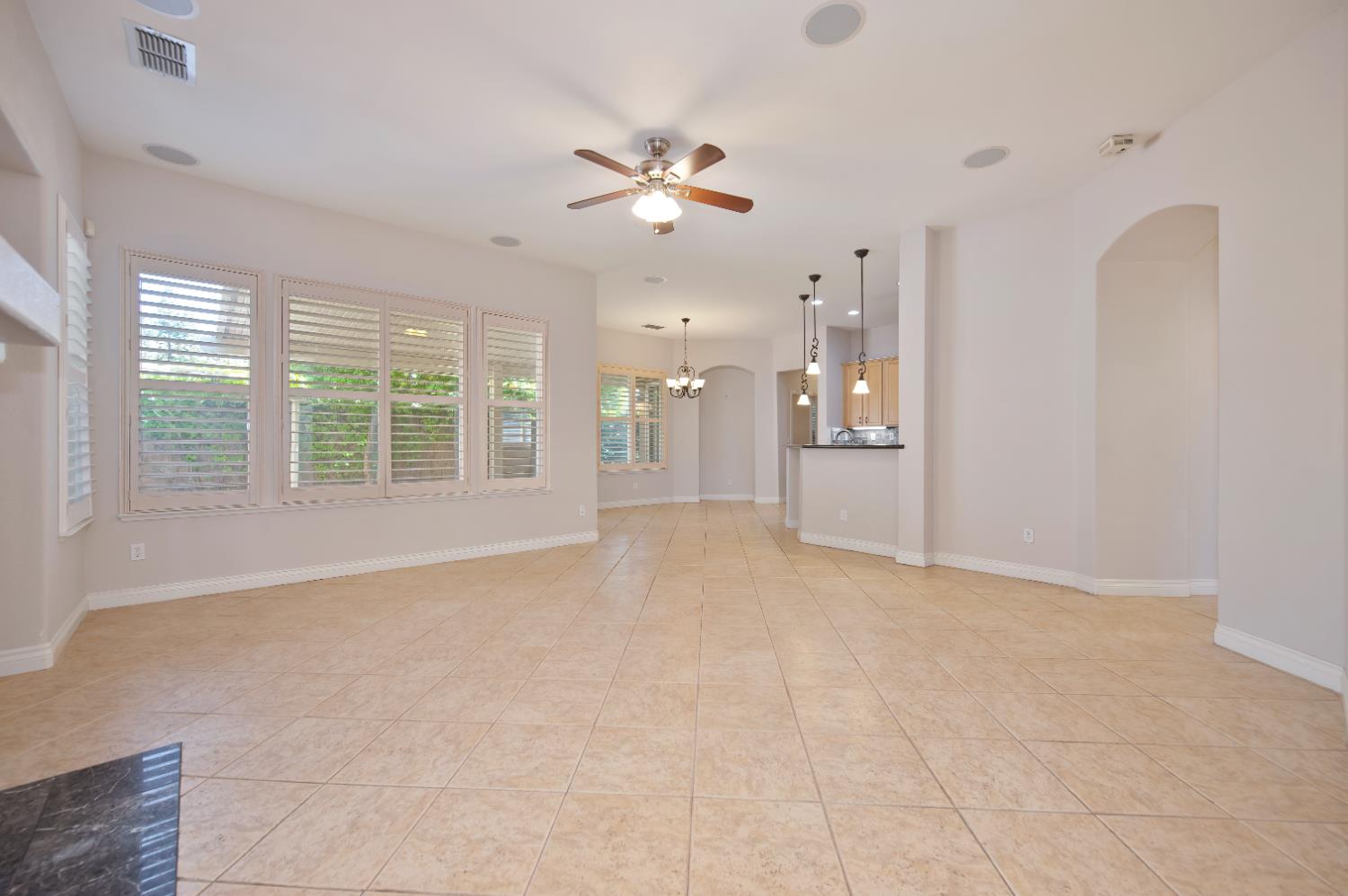 Detail Gallery Image 8 of 44 For 12040 Gold Arbor Ln, Gold River,  CA 95670 - 3 Beds | 2 Baths