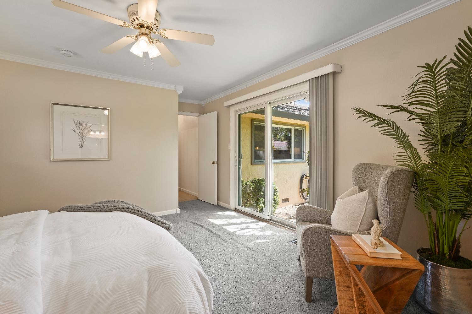 Detail Gallery Image 23 of 39 For 6400 Scenic Oak Ct, Carmichael,  CA 95608 - 4 Beds | 2/1 Baths