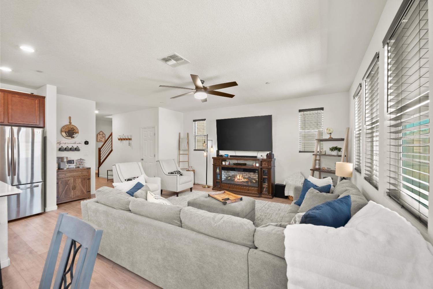 Detail Gallery Image 11 of 55 For 257 Bywell Bridge Cir, Sacramento,  CA 95823 - 3 Beds | 2/1 Baths
