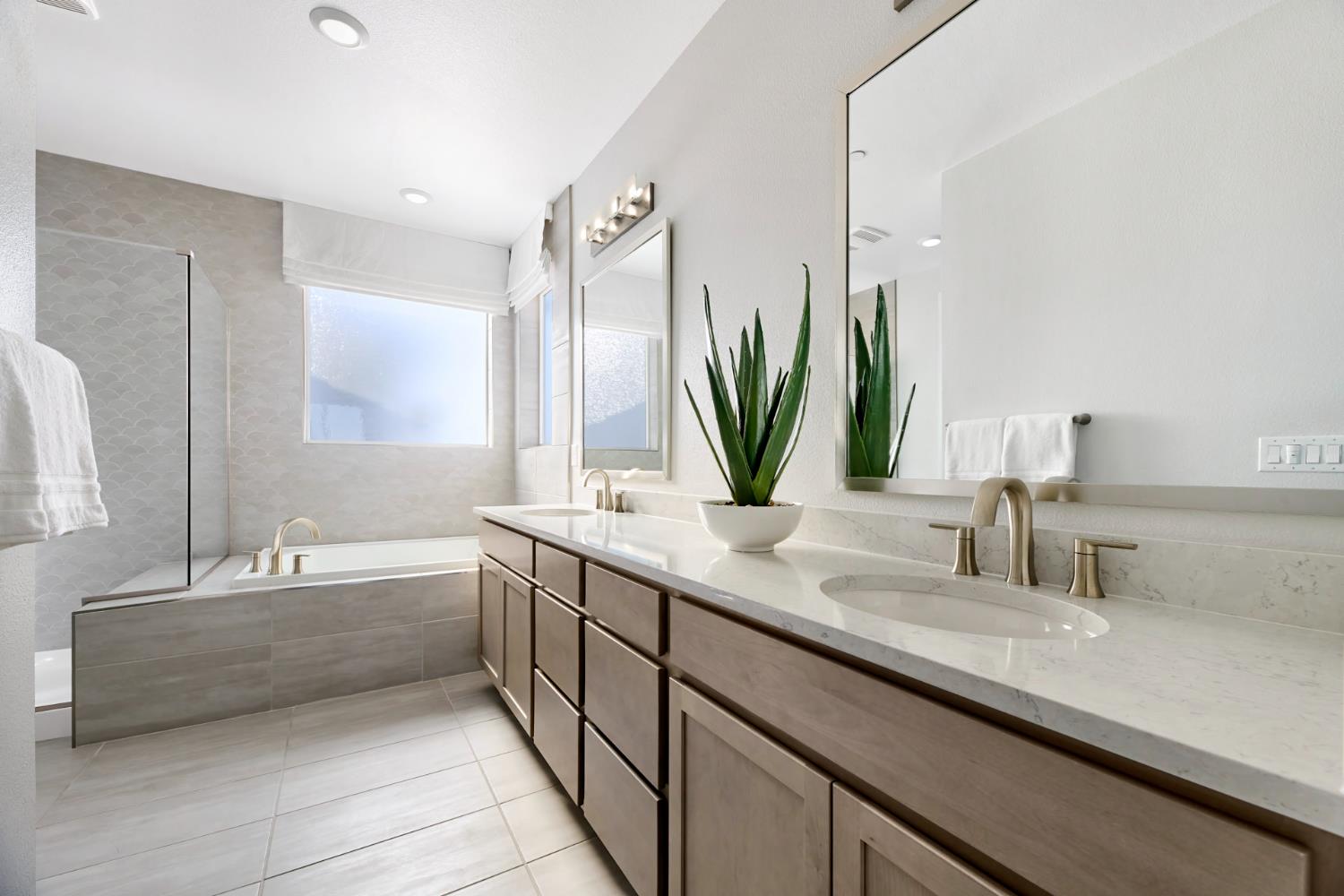 Detail Gallery Image 6 of 7 For 11922 Herodian Dr, Rancho Cordova,  CA 95742 - 4 Beds | 3/1 Baths