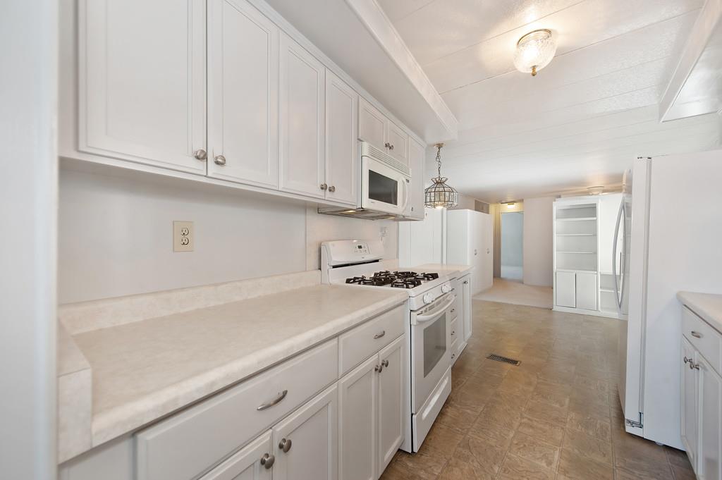 Detail Gallery Image 21 of 46 For 172 Rolling River Ln, Rancho Cordova,  CA 95670 - 2 Beds | 2 Baths