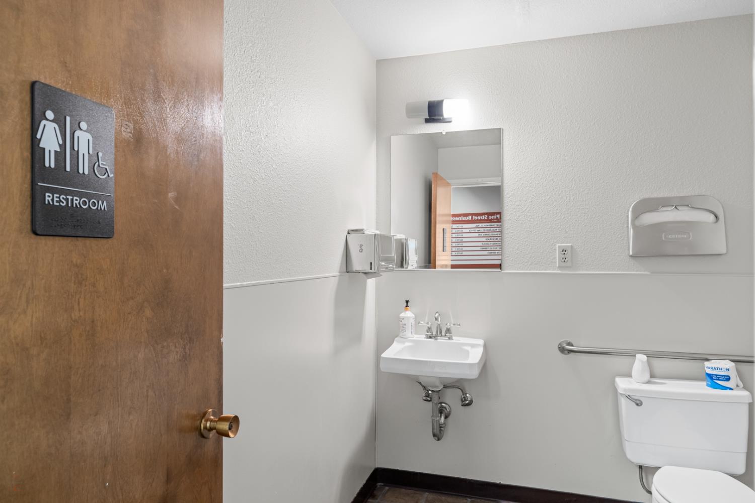 Detail Gallery Image 21 of 33 For 420 W Pine St, Lodi,  CA 95240 - – Beds | – Baths