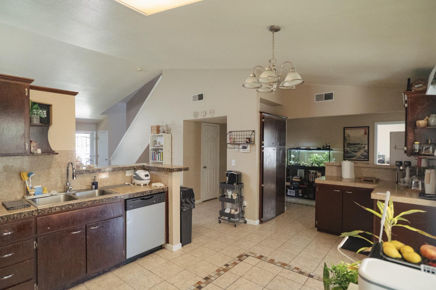 Detail Gallery Image 14 of 35 For 310 Buena Vista Ct, Merced,  CA 95348 - 4 Beds | 2/1 Baths
