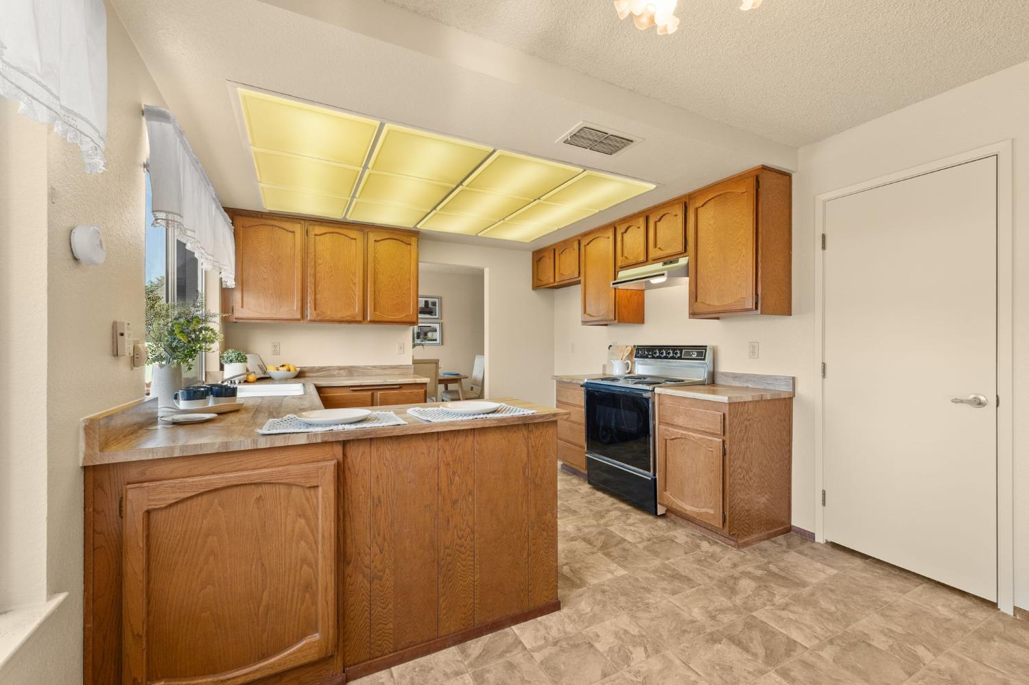 Detail Gallery Image 11 of 40 For 4195 Amapola Way, Sacramento,  CA 95823 - 4 Beds | 2/1 Baths