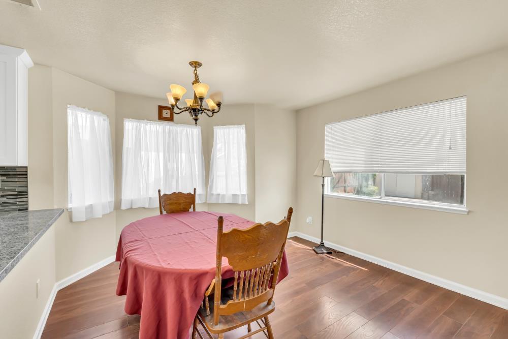 Detail Gallery Image 12 of 46 For 9004 Beryl Creek Way, Elk Grove,  CA 95758 - 3 Beds | 2/1 Baths