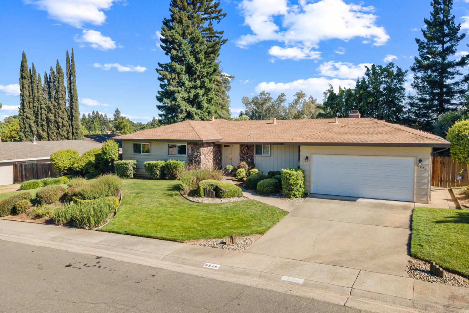 Detail Gallery Image 3 of 41 For 6840 Appomattox Way, Carmichael,  CA 95608 - 3 Beds | 2 Baths