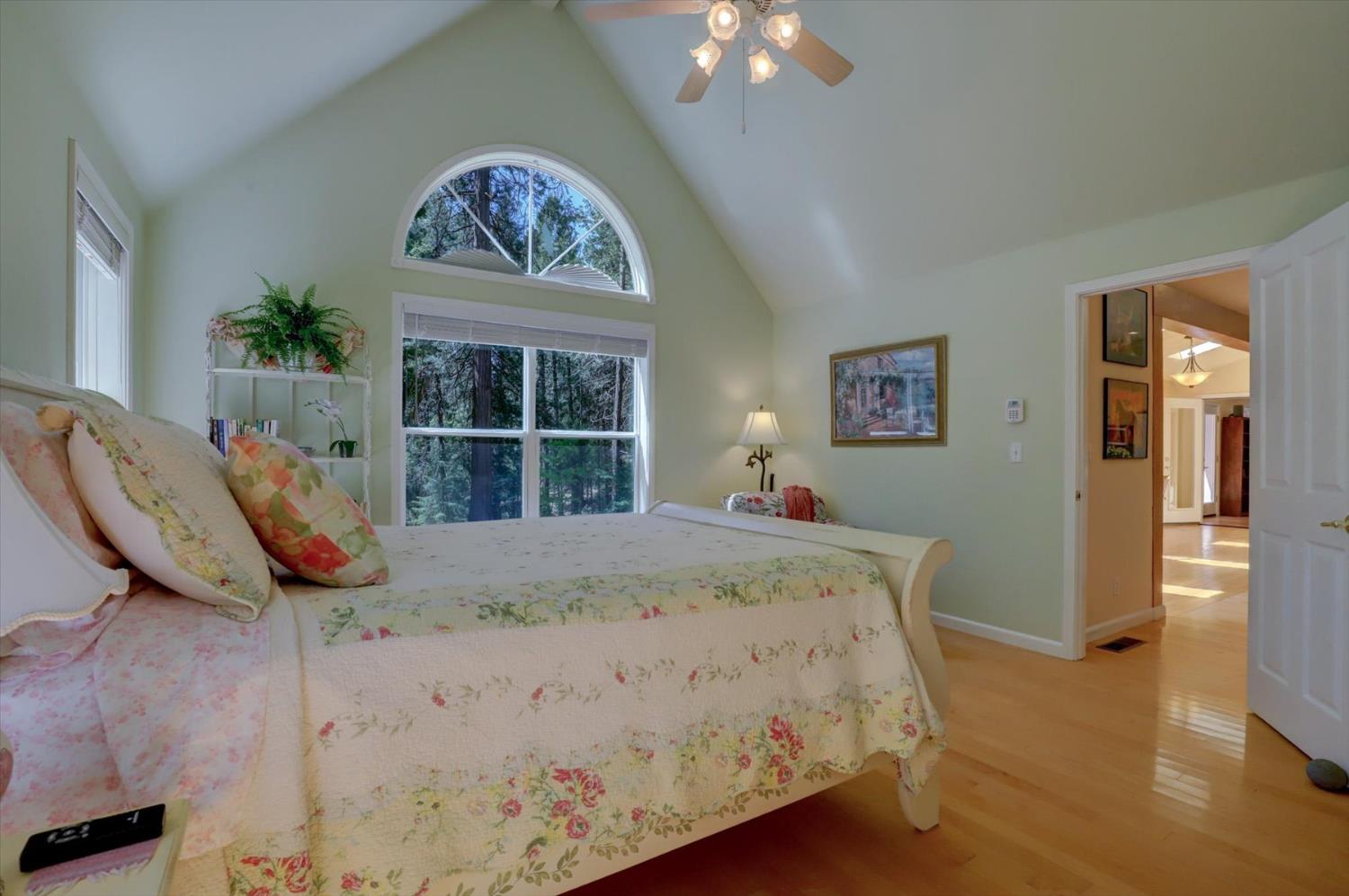 Detail Gallery Image 12 of 99 For 13459 Bass Trail, Grass Valley,  CA 95945 - 4 Beds | 3 Baths