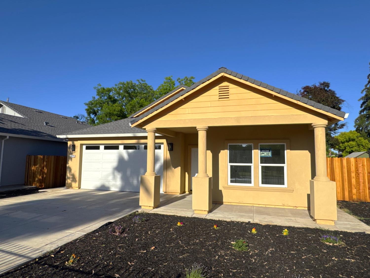 Detail Gallery Image 4 of 37 For 4825 36th St, Sacramento,  CA 95820 - 3 Beds | 2 Baths