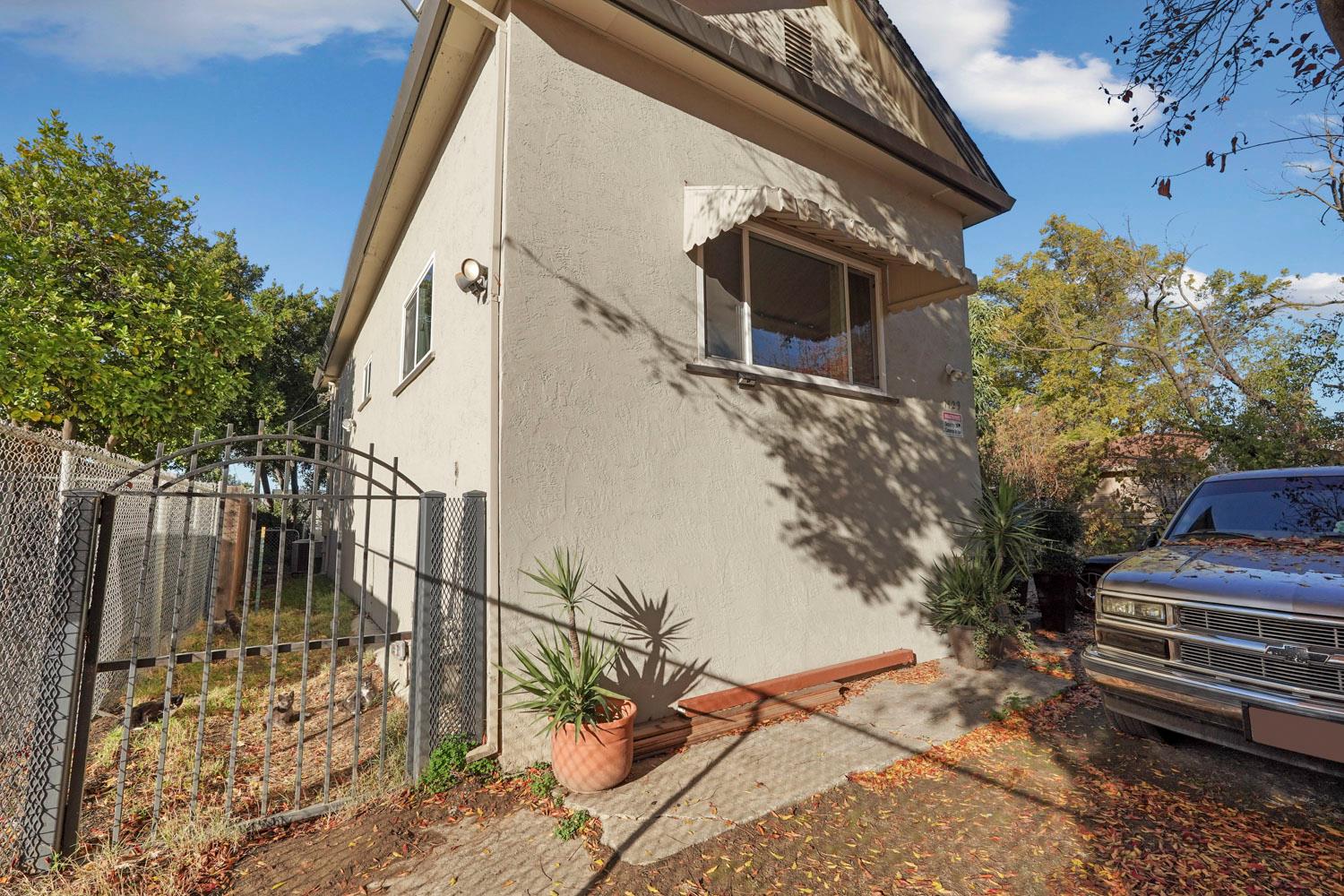 Detail Gallery Image 2 of 40 For 1129 S Lincoln St, Stockton,  CA 95206 - 3 Beds | 2 Baths