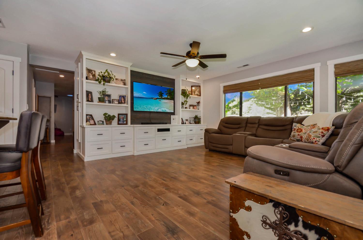 Detail Gallery Image 10 of 68 For 10376 Tabeaud Rd, Pine Grove,  CA 95665 - 3 Beds | 3 Baths