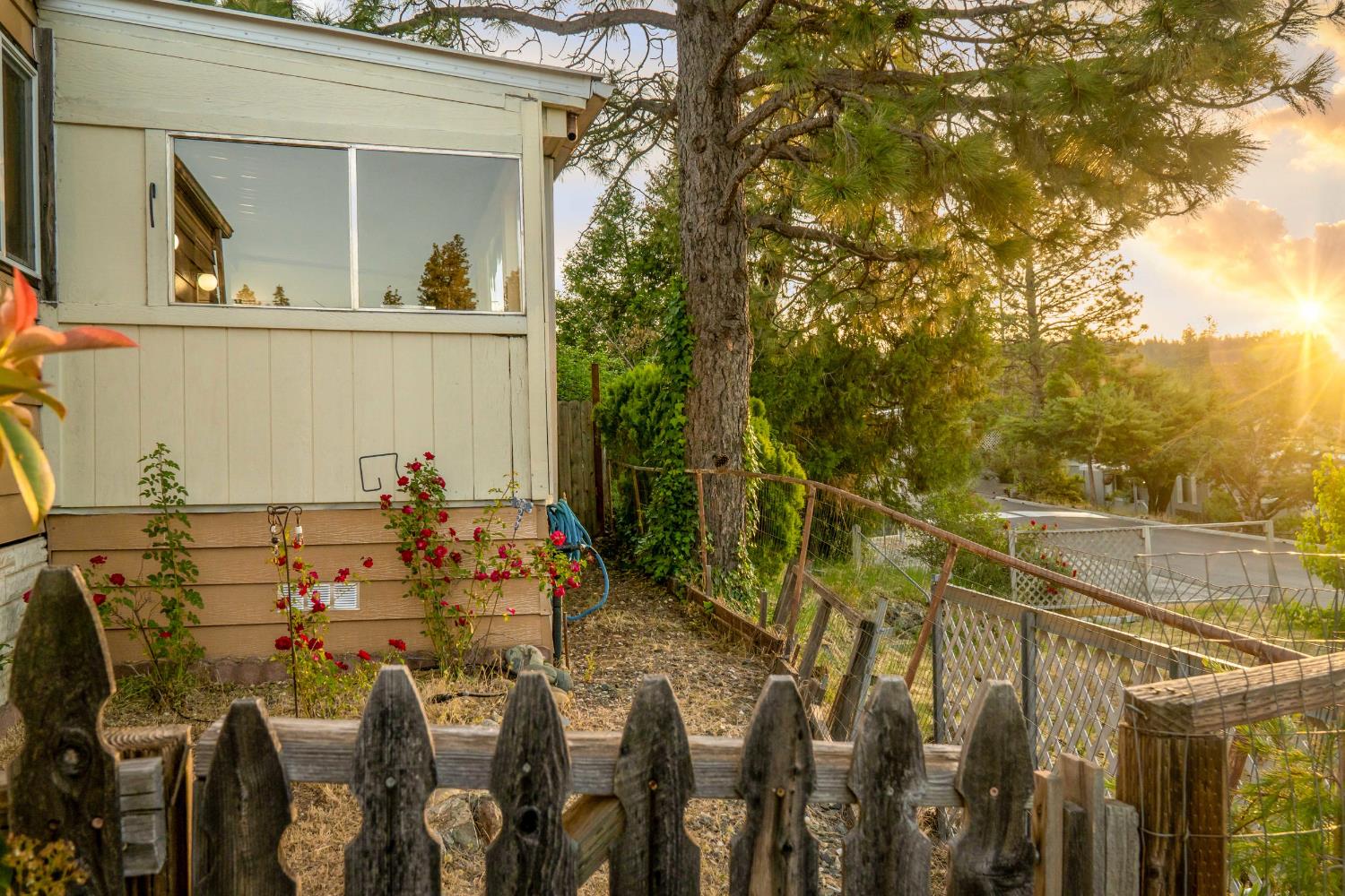 Detail Gallery Image 5 of 51 For 1567 Mulberry Dr, Grass Valley,  CA 95945 - 2 Beds | 2 Baths