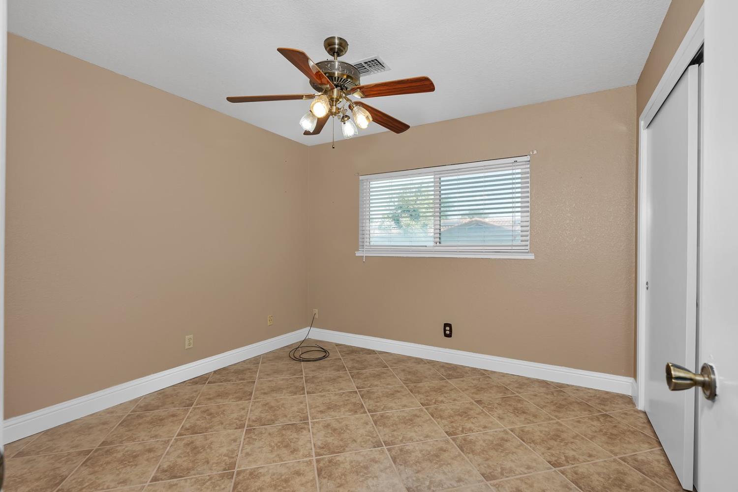 Detail Gallery Image 25 of 44 For 373 Foxmeadow Way, Los Banos,  CA 93635 - 4 Beds | 2 Baths