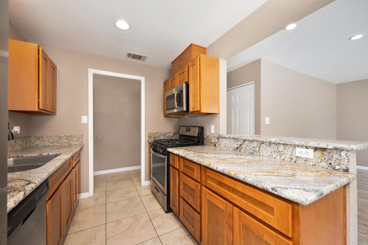 Detail Gallery Image 12 of 39 For 5732 Dewey Drive, Fair Oaks,  CA 95628 - 3 Beds | 1 Baths