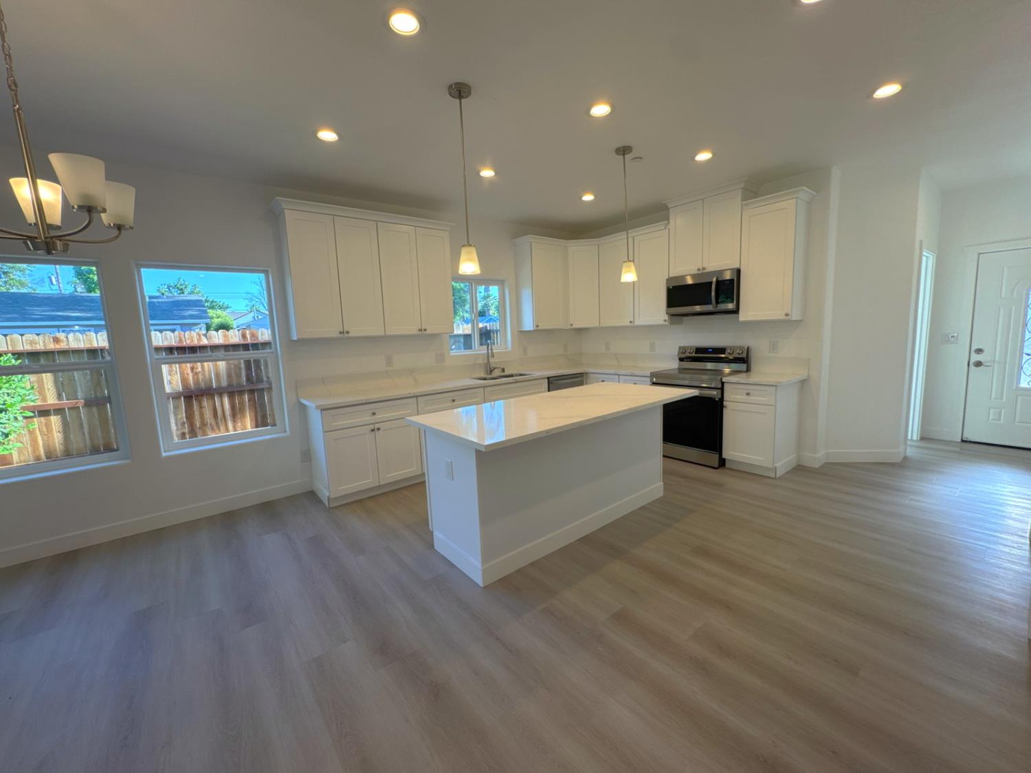 Detail Gallery Image 12 of 37 For 4825 36th St, Sacramento,  CA 95820 - 3 Beds | 2 Baths