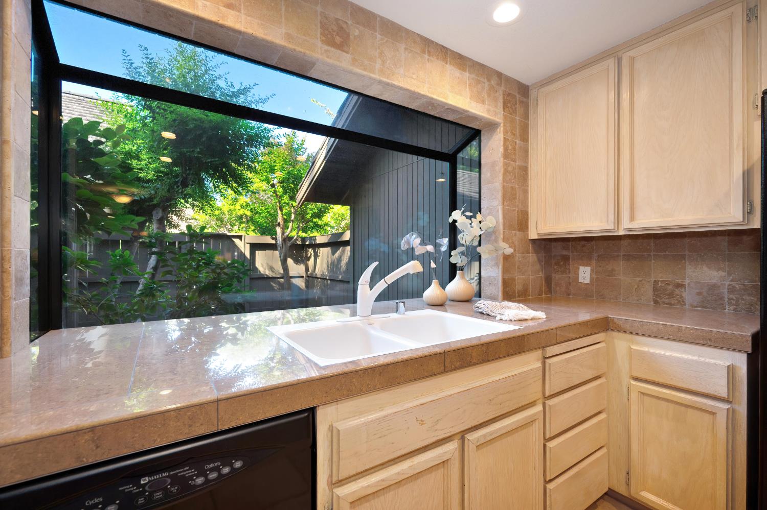 Detail Gallery Image 15 of 31 For 11415 Gold Country Blvd, Gold River,  CA 95670 - 3 Beds | 2/1 Baths