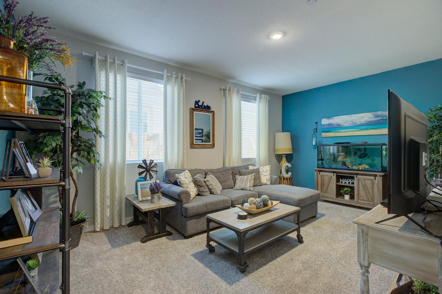 Detail Gallery Image 17 of 27 For 8755 Summer Sun Way, Elk Grove,  CA 95624 - 4 Beds | 3 Baths
